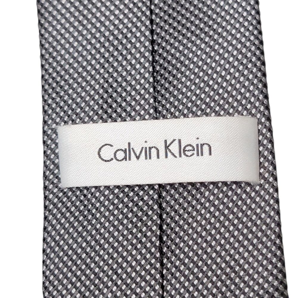 Calvin Klein Polka Dot Tie Men's Silver Black Necktie Standard Classic Preppy - Picture 3 of 5